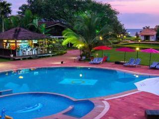 Hotel La Calypso Baga Esterno foto